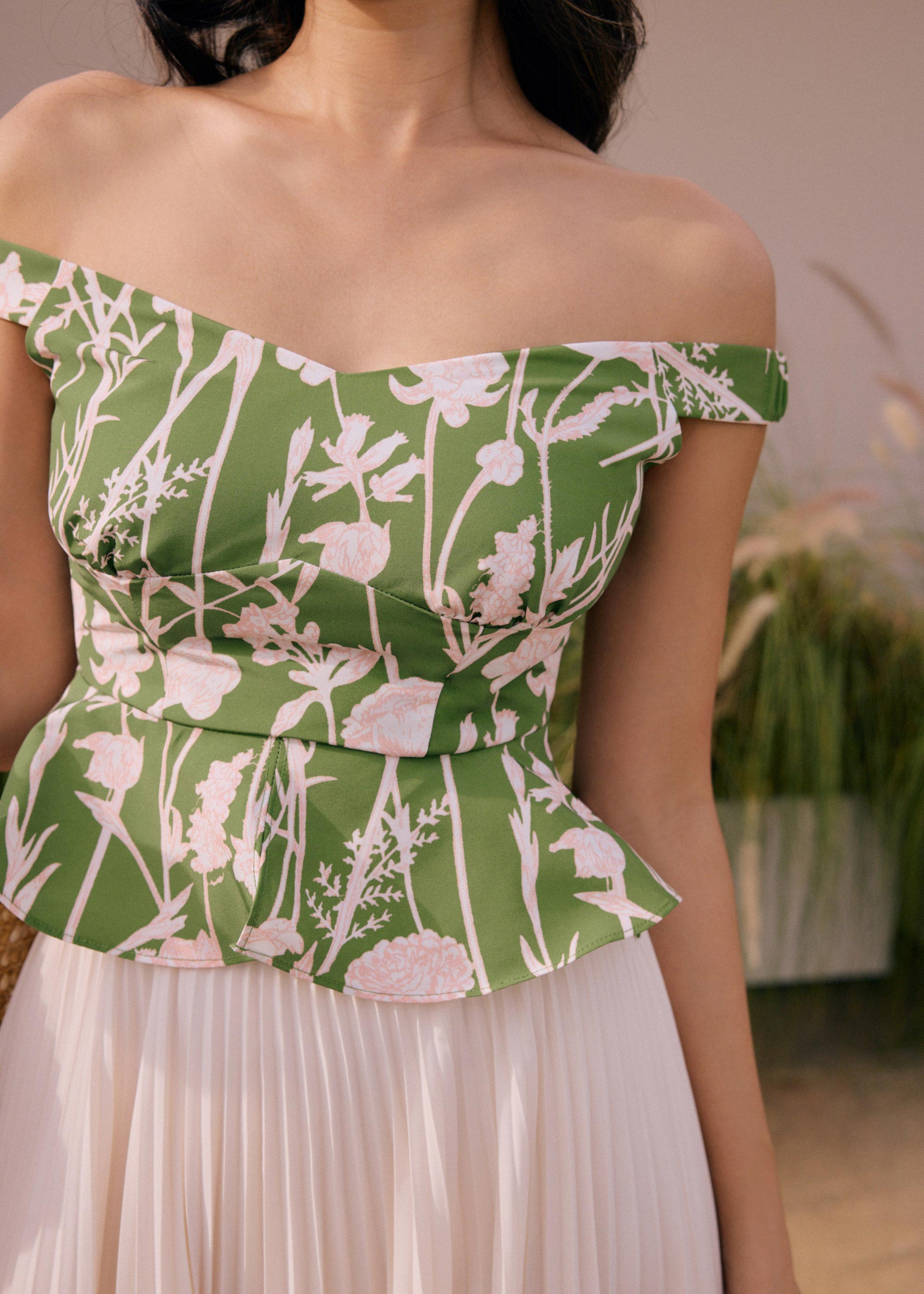 Off Shoulder Peplum Top in Tidal Blooms Love, Bonito
Off Shoulder Peplum Top in Tidal Blooms Love, Bonito