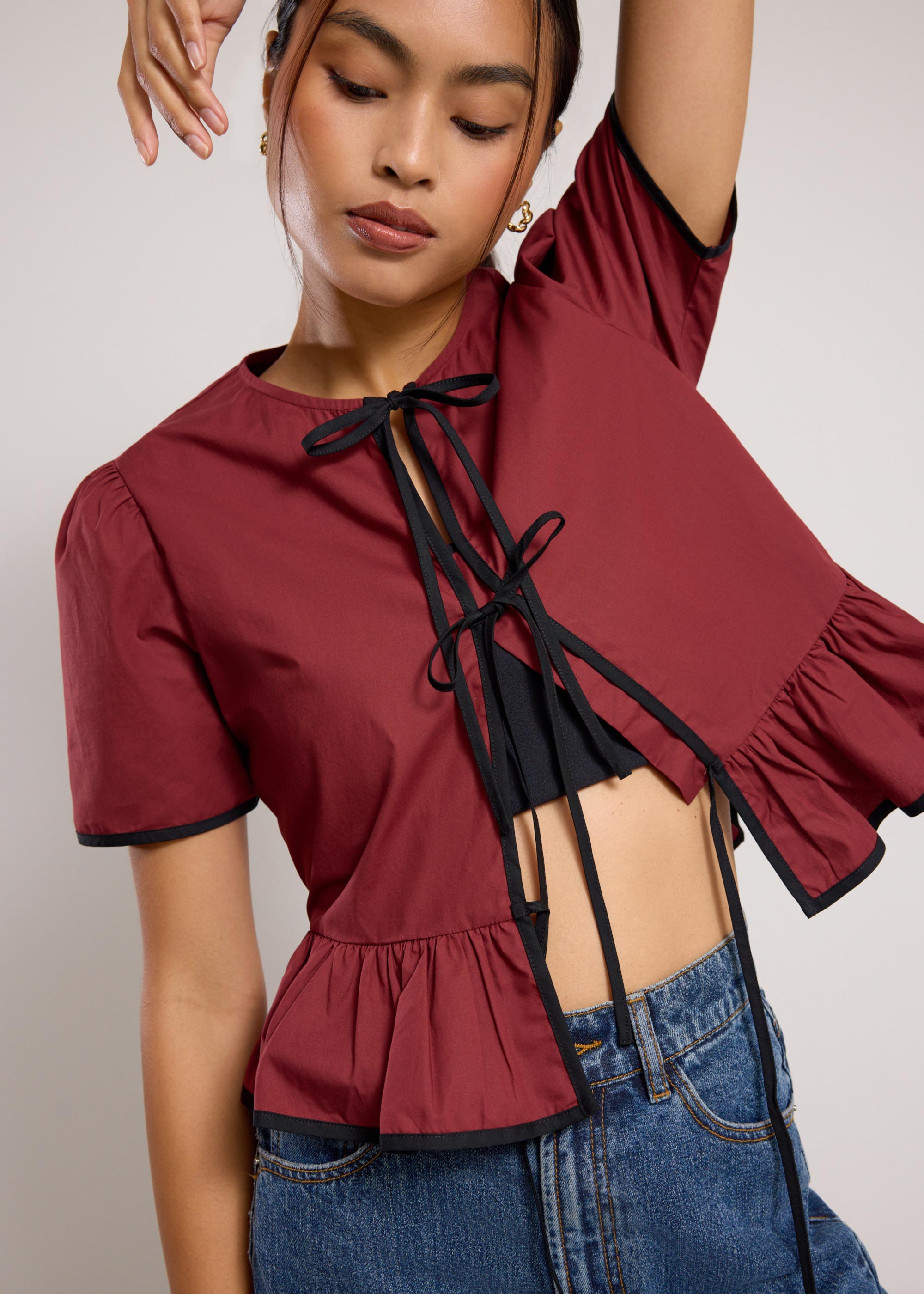 Contrast Piping Round Neck Front Tie Peplum Top Love, Bonito
Contrast Piping Round Neck Front Tie Peplum Top Love, Bonito