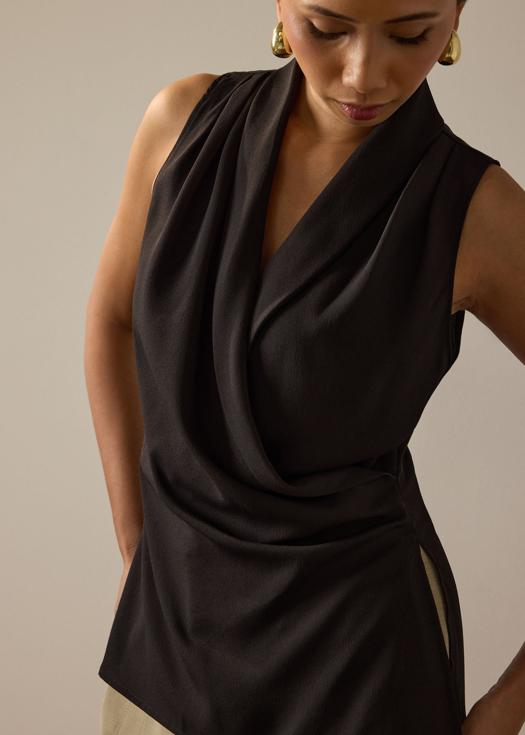 Krystal Crepe Satin Draped V-neck Top Love, Bonito