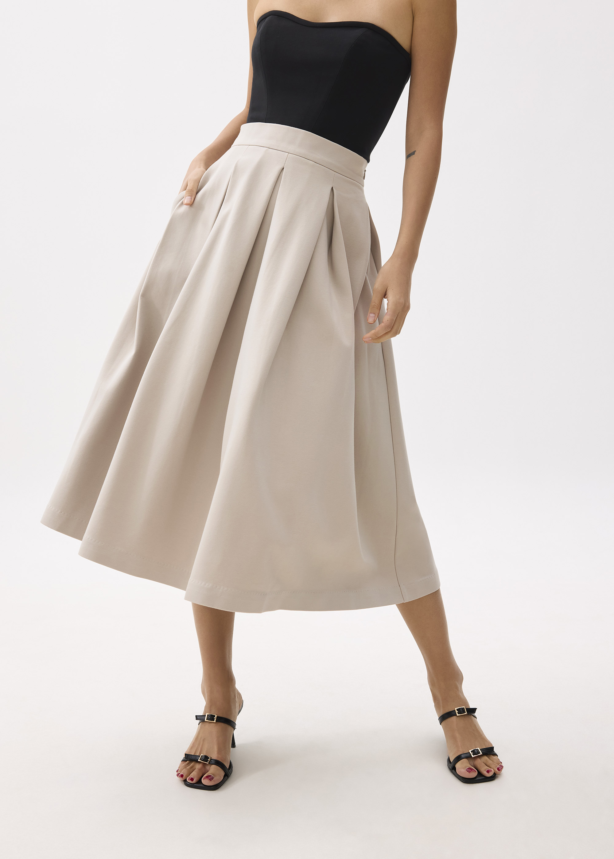 

Lara Elastic Reversible Pleated Midi Skirt
