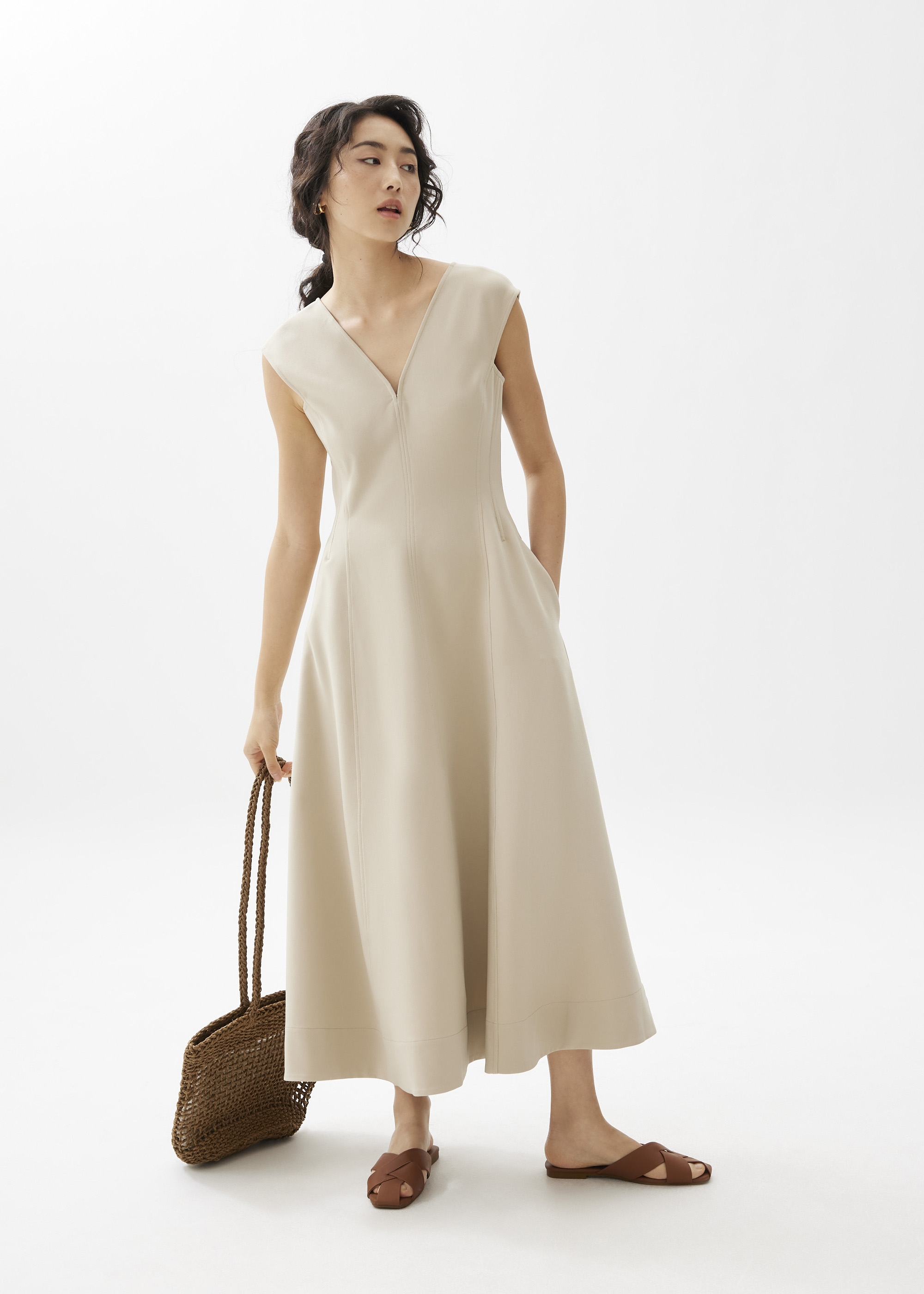 

Sofi V-neck Fit & Flare Midaxi Dress-042-M