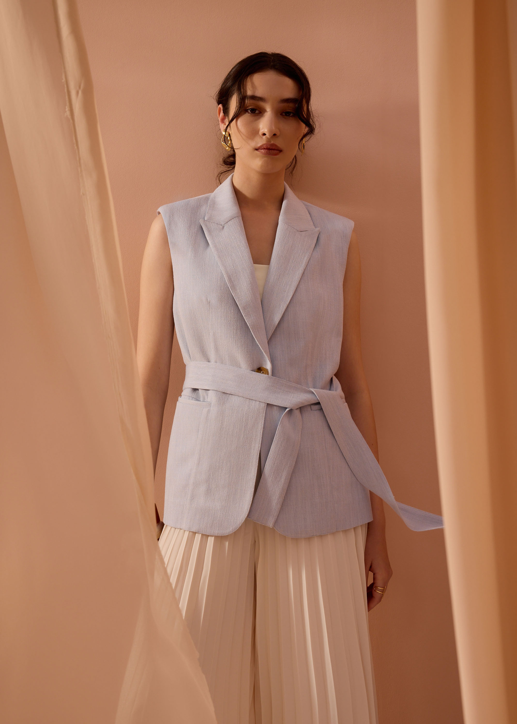 

Noa Relaxed Textured Shoulder Padded Vest