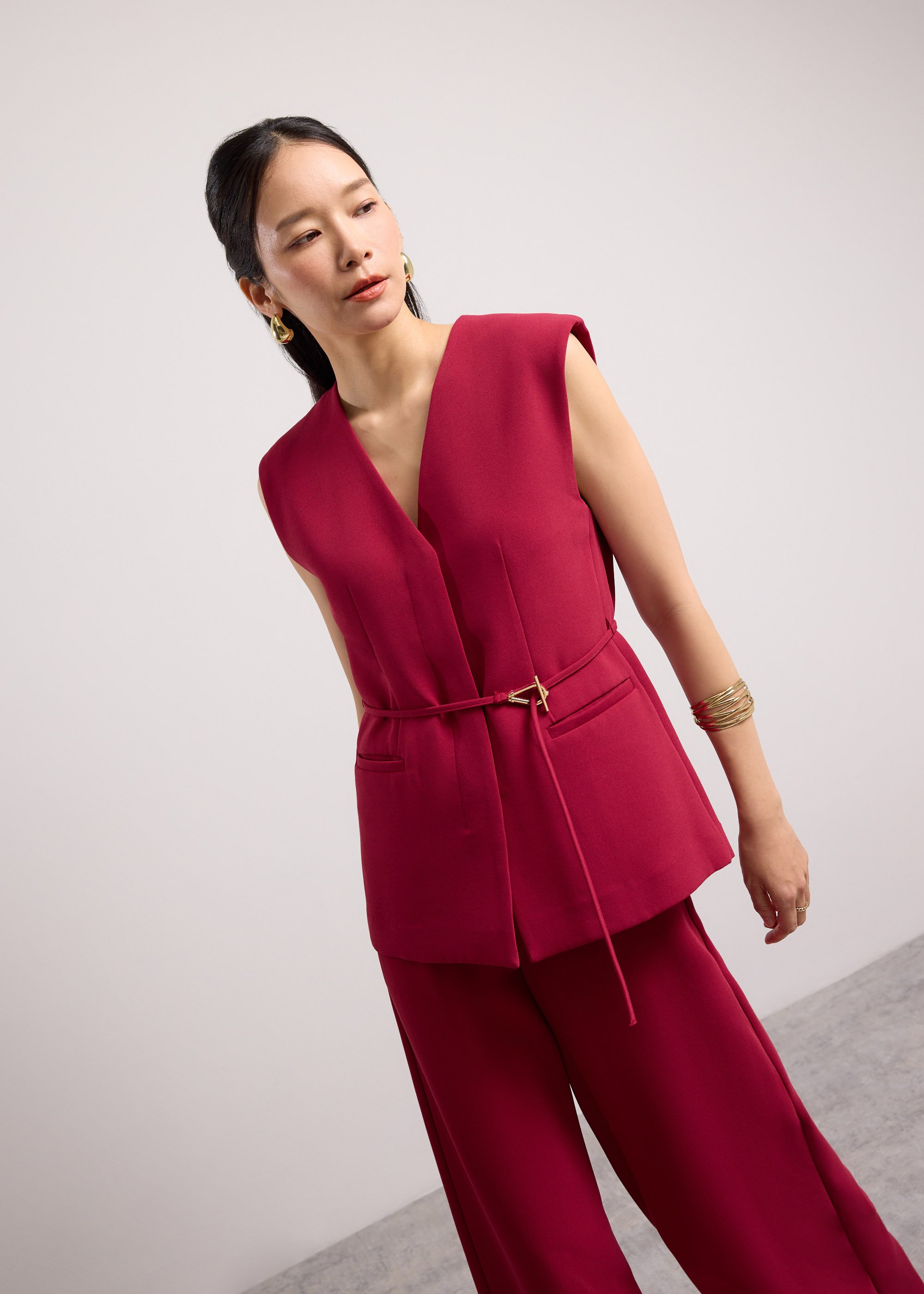 

Ji-woo Relaxed Belted Shoulder Padded Crepe Longline Vest Love, Bonito
