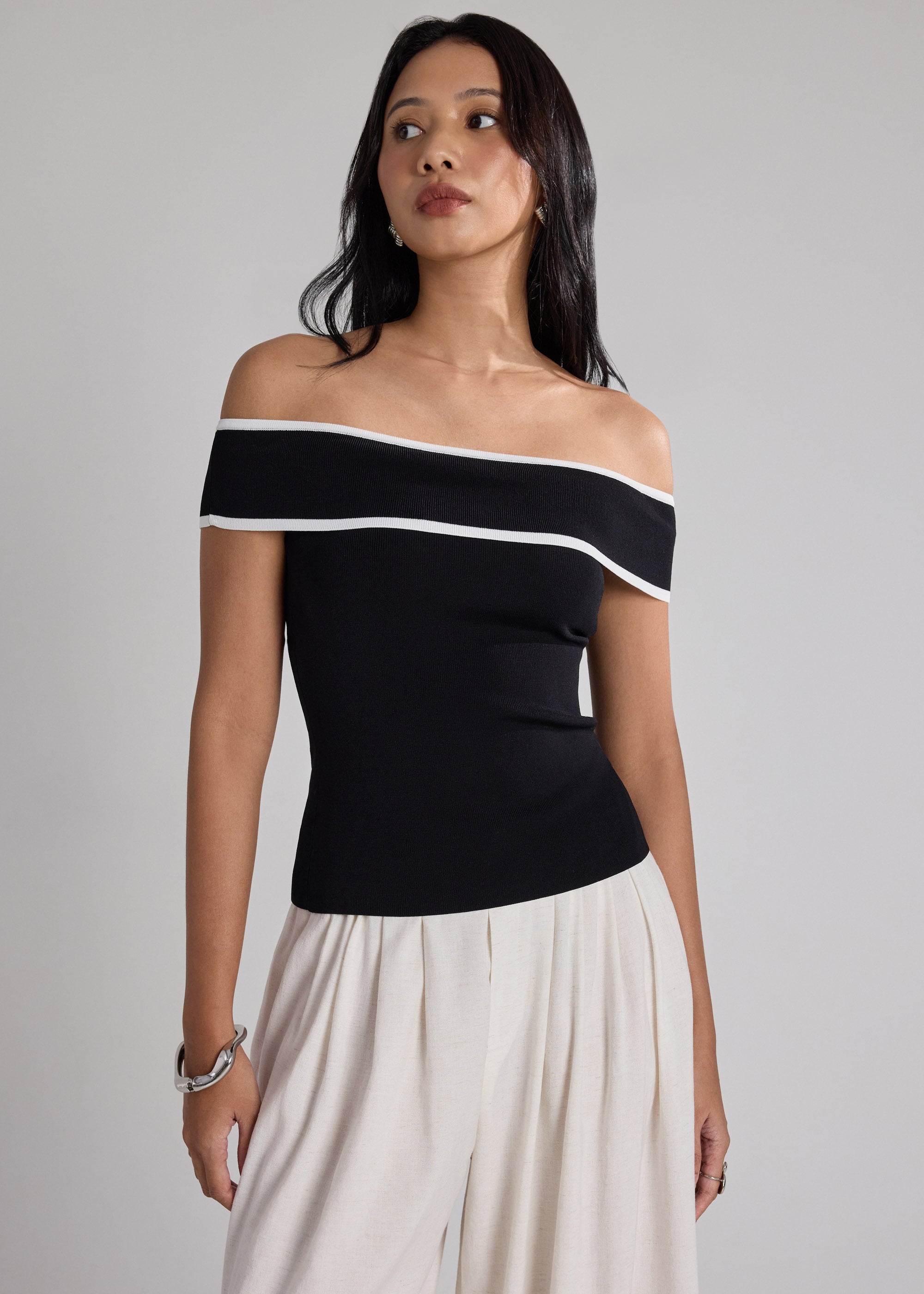 Chari Contrast Knit Off Shoulder Top Love, Bonito