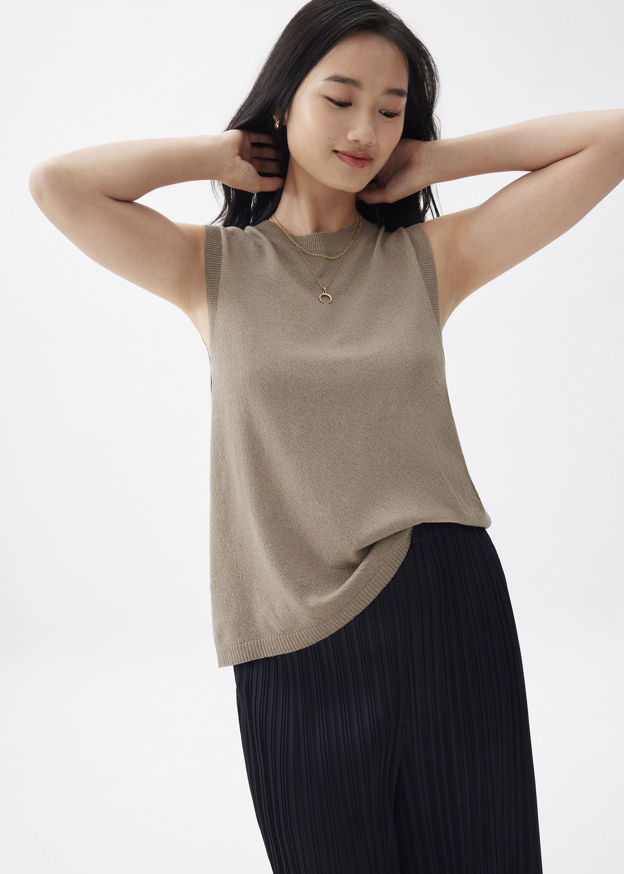 

Relaxed Round Neck Knit Tank Top-235-L