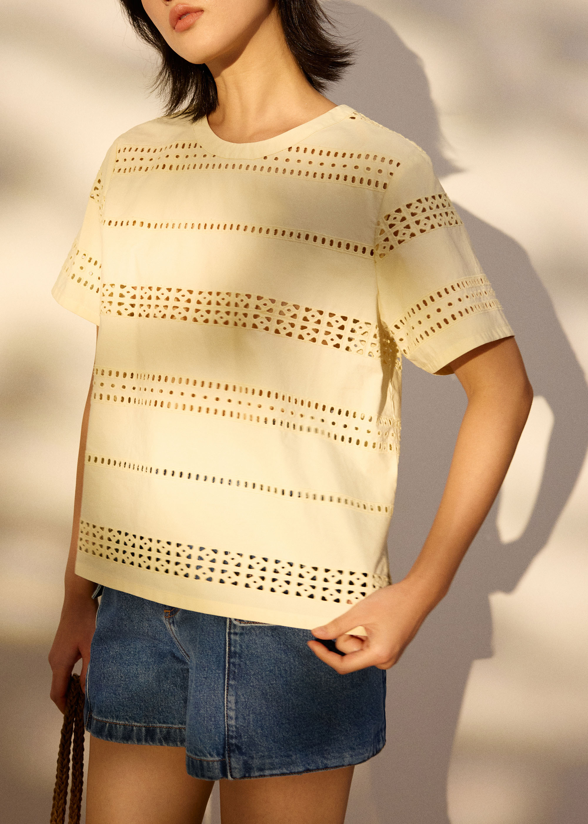 

Relaxed Broderie Round Neck Tee-106-XL
