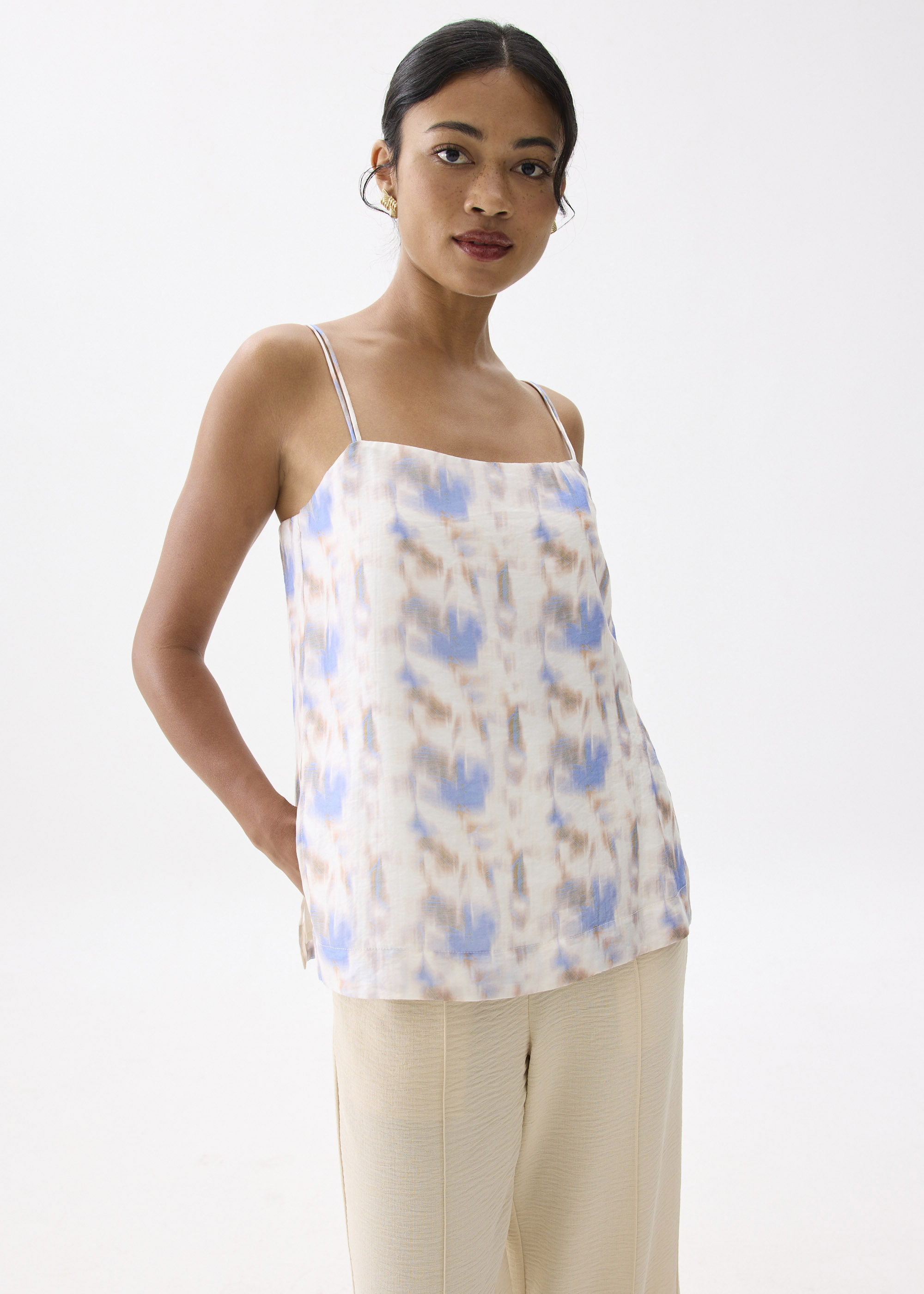 

Abstract Relaxed Straight Neck Camisole Top-166-L