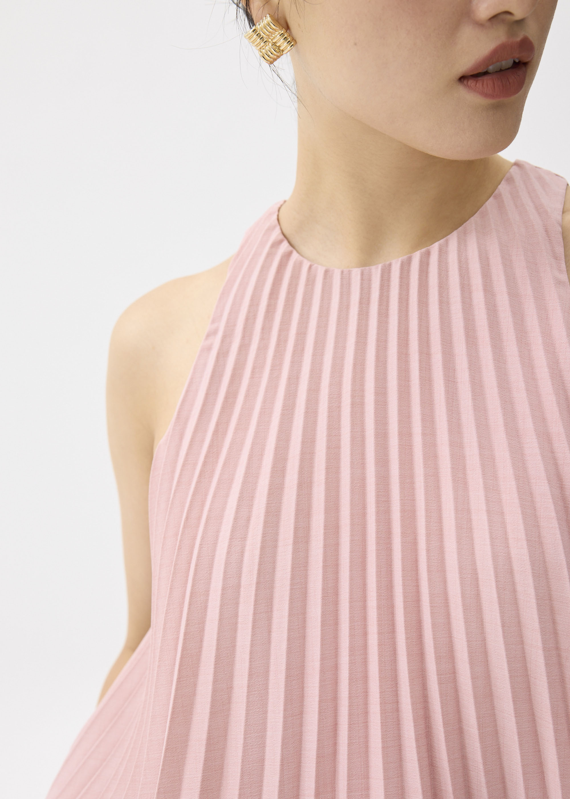 

Pleated Round Neck Shell Top-026-M
