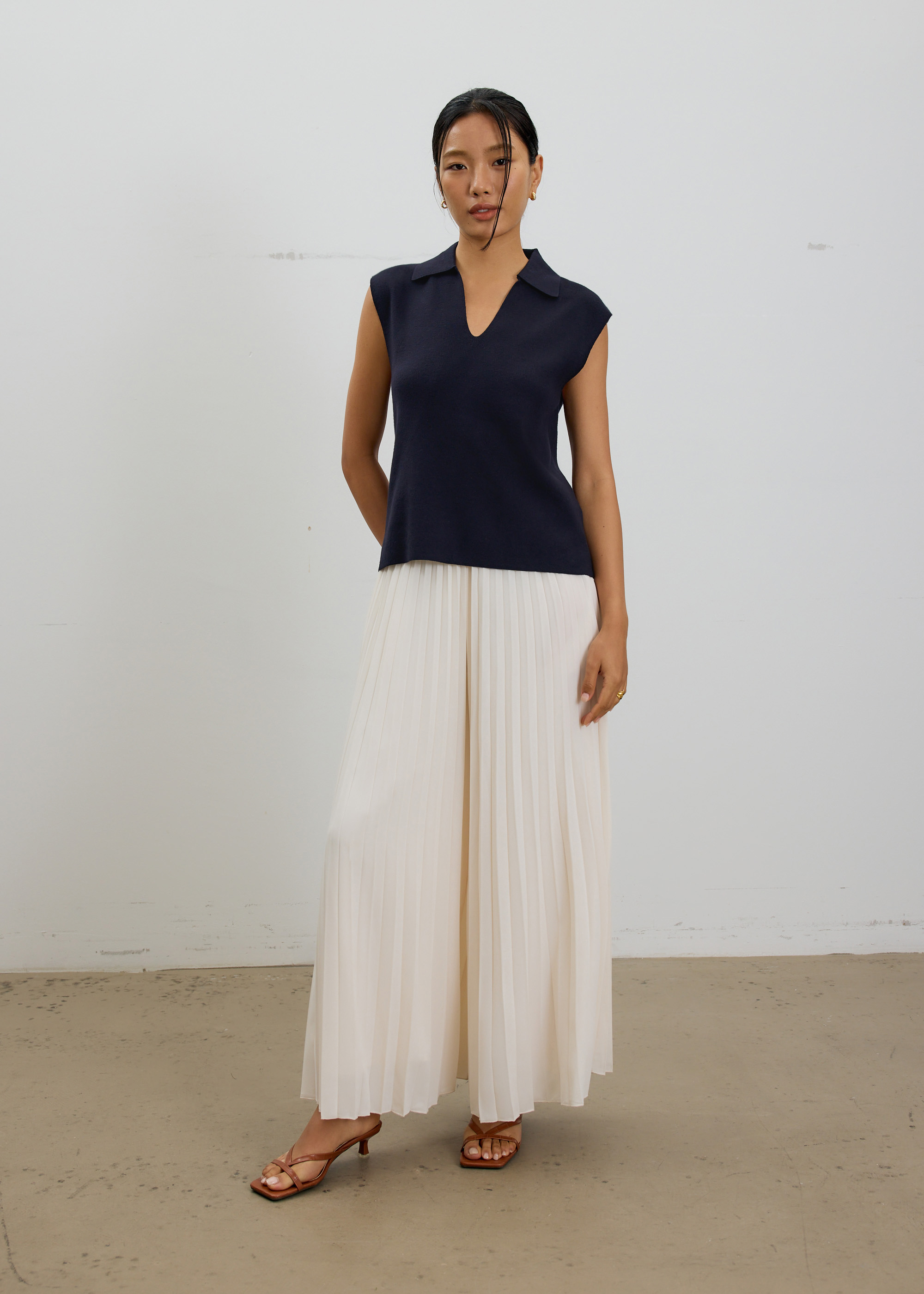 

Relaxed Collared Knit Top