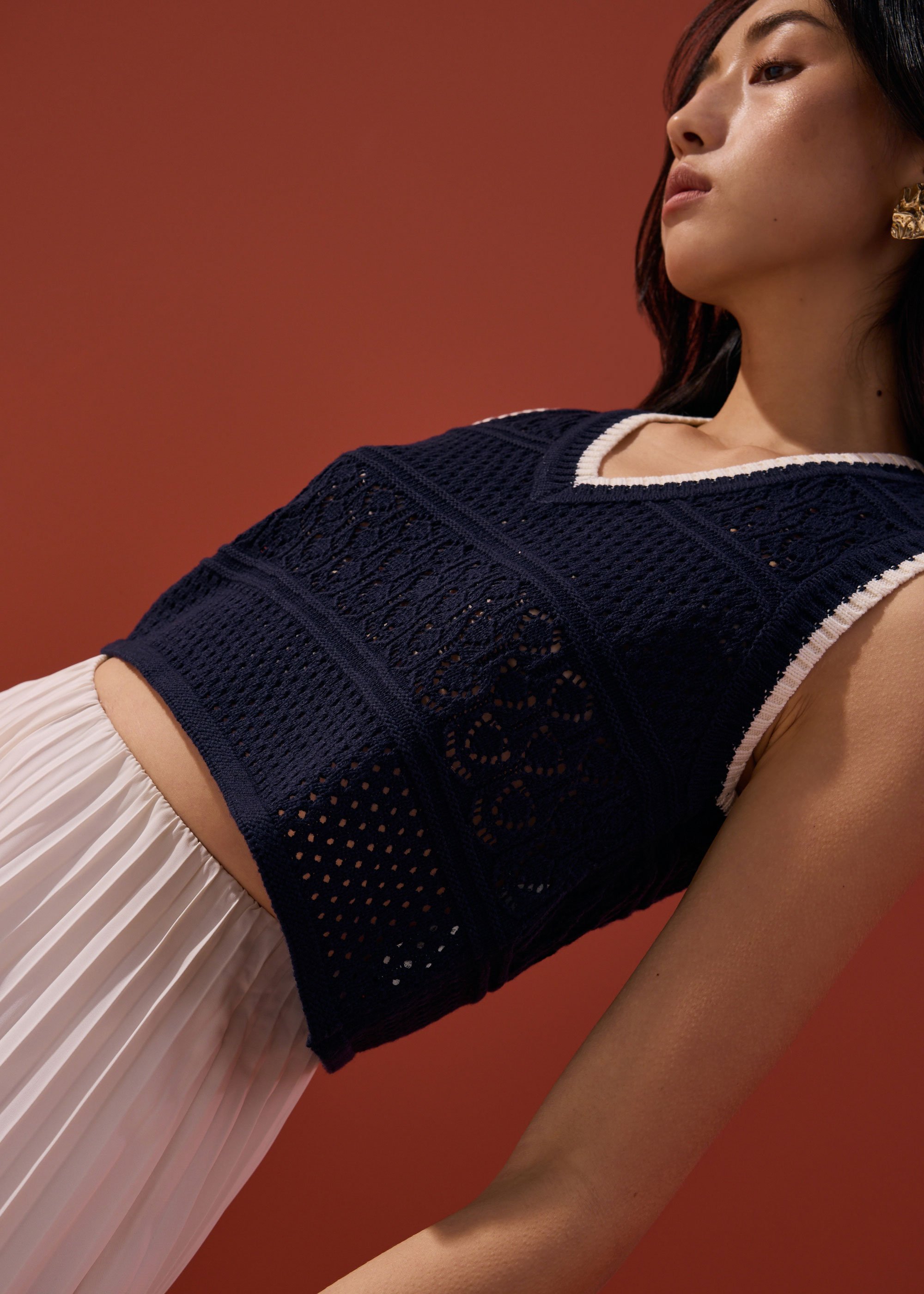 

Pointelle Contrast Knit V-neck Crop Shell Top