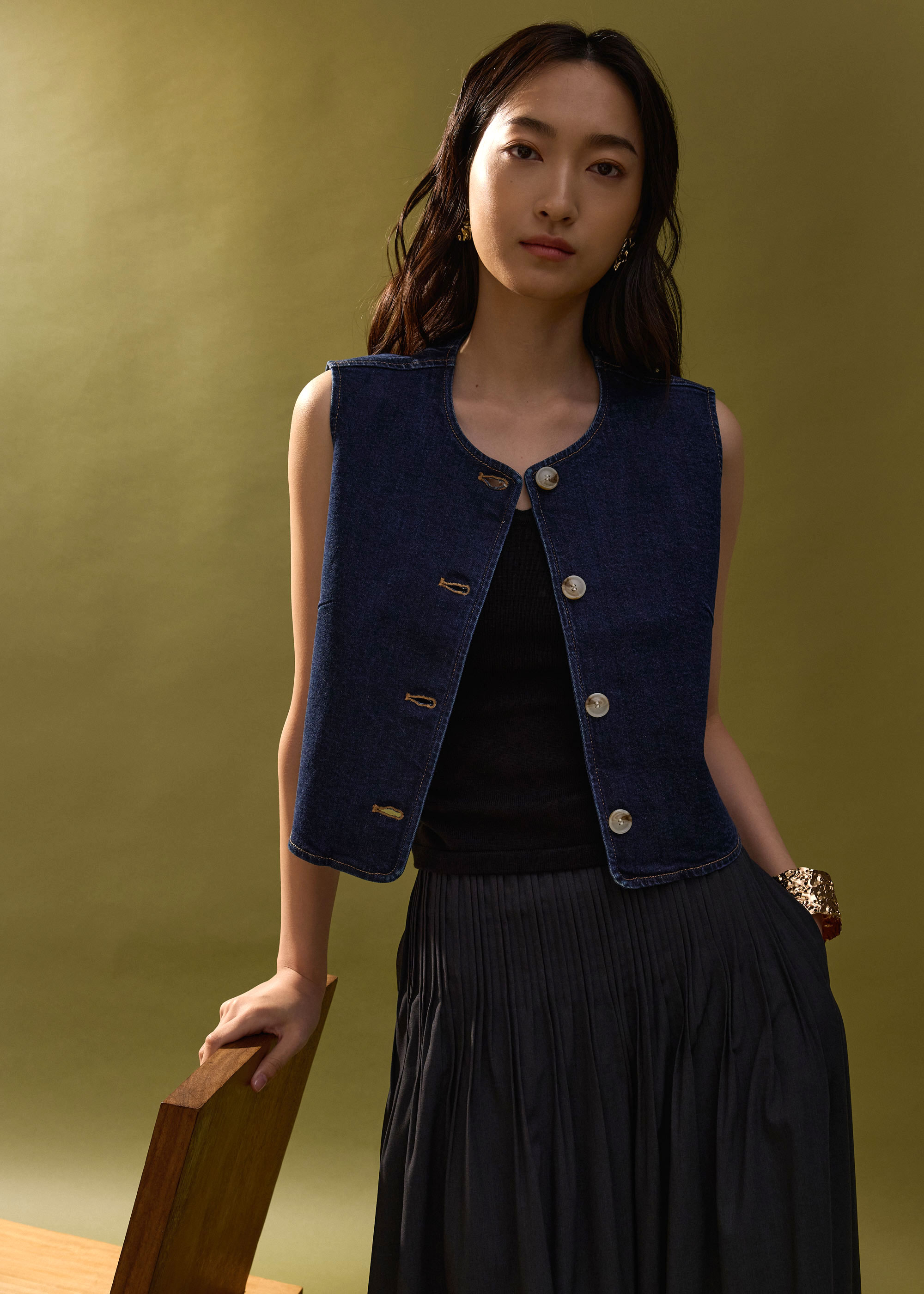 

Relaxed Denim Round Neck Button Down Vest Top