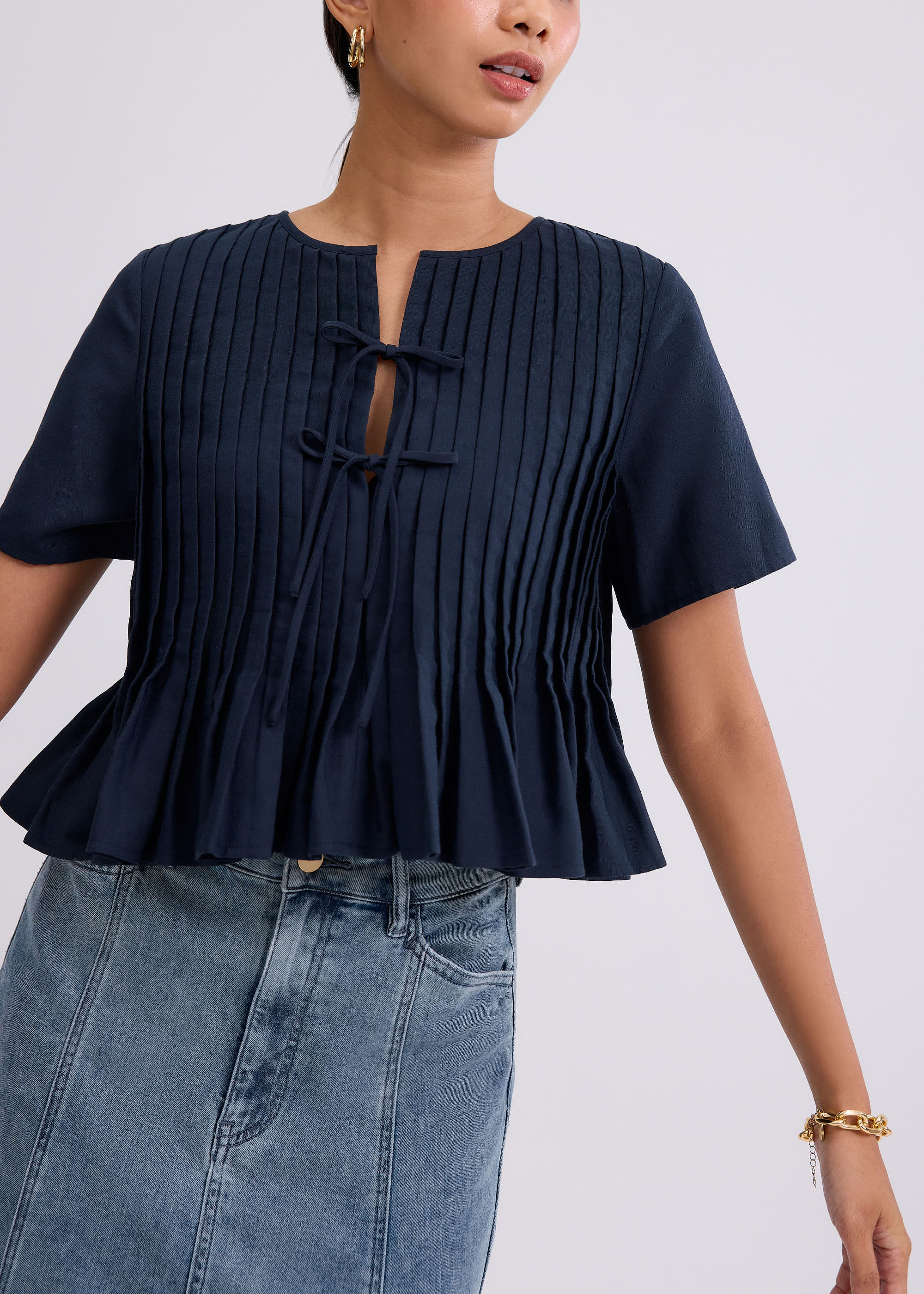 

Oxford Pintuck Notched Peplum Top Love, Bonito