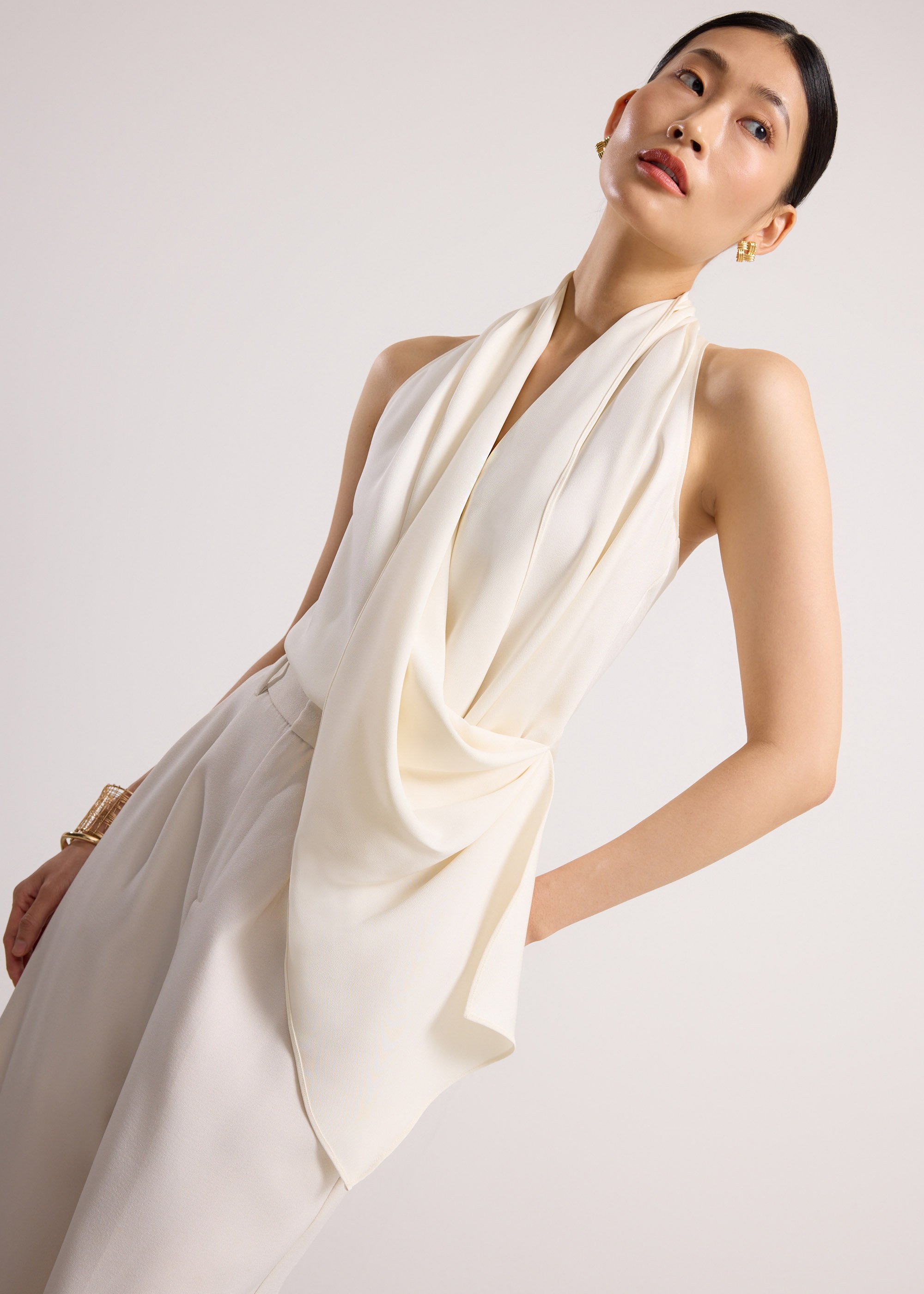 

Satin Cowl Neck Halter Fitted Top Love, Bonito