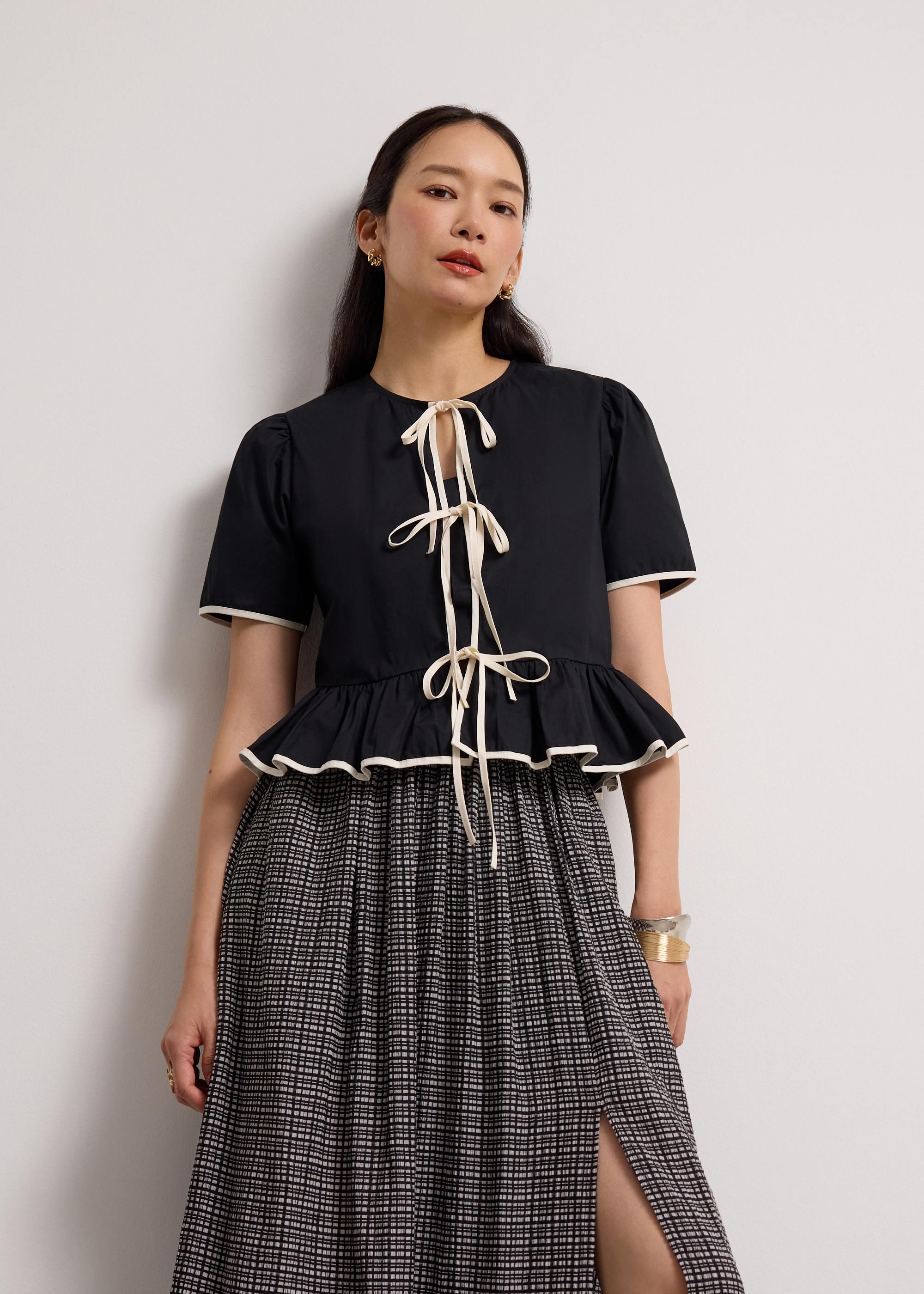 

Contrast Piping Round Neck Front Tie Peplum Top Love, Bonito