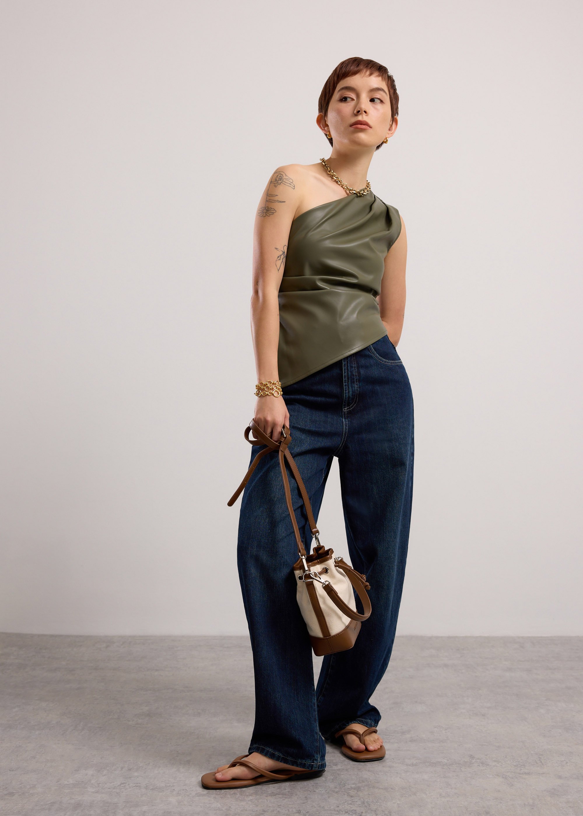 

Fitted Vegan Leather Toga Top Love, Bonito