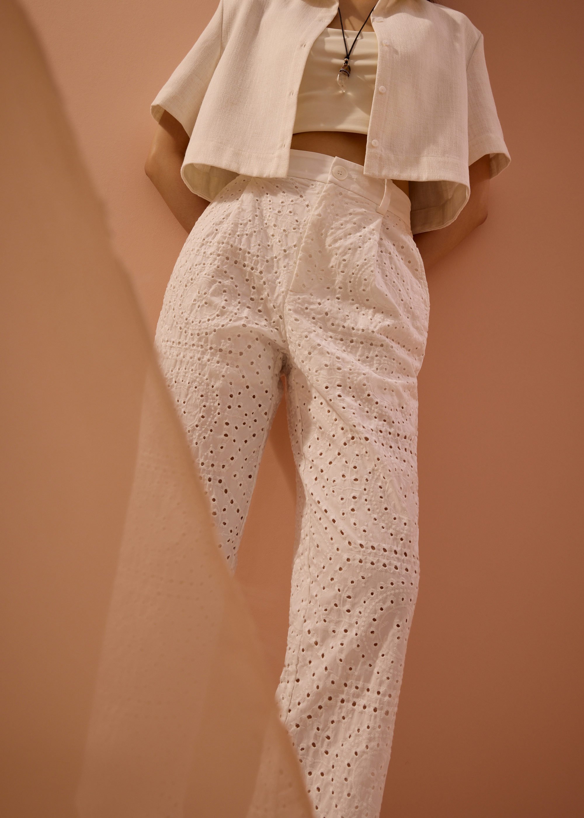 

Elastic Peg Leg Pants in Soft Breeze Broderie