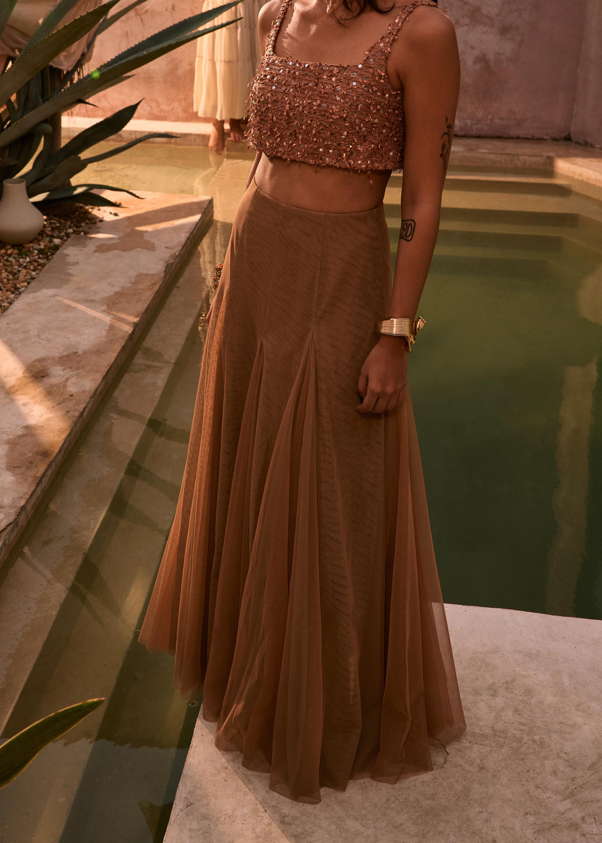 

Elastic Mesh Flare Maxi Skirt