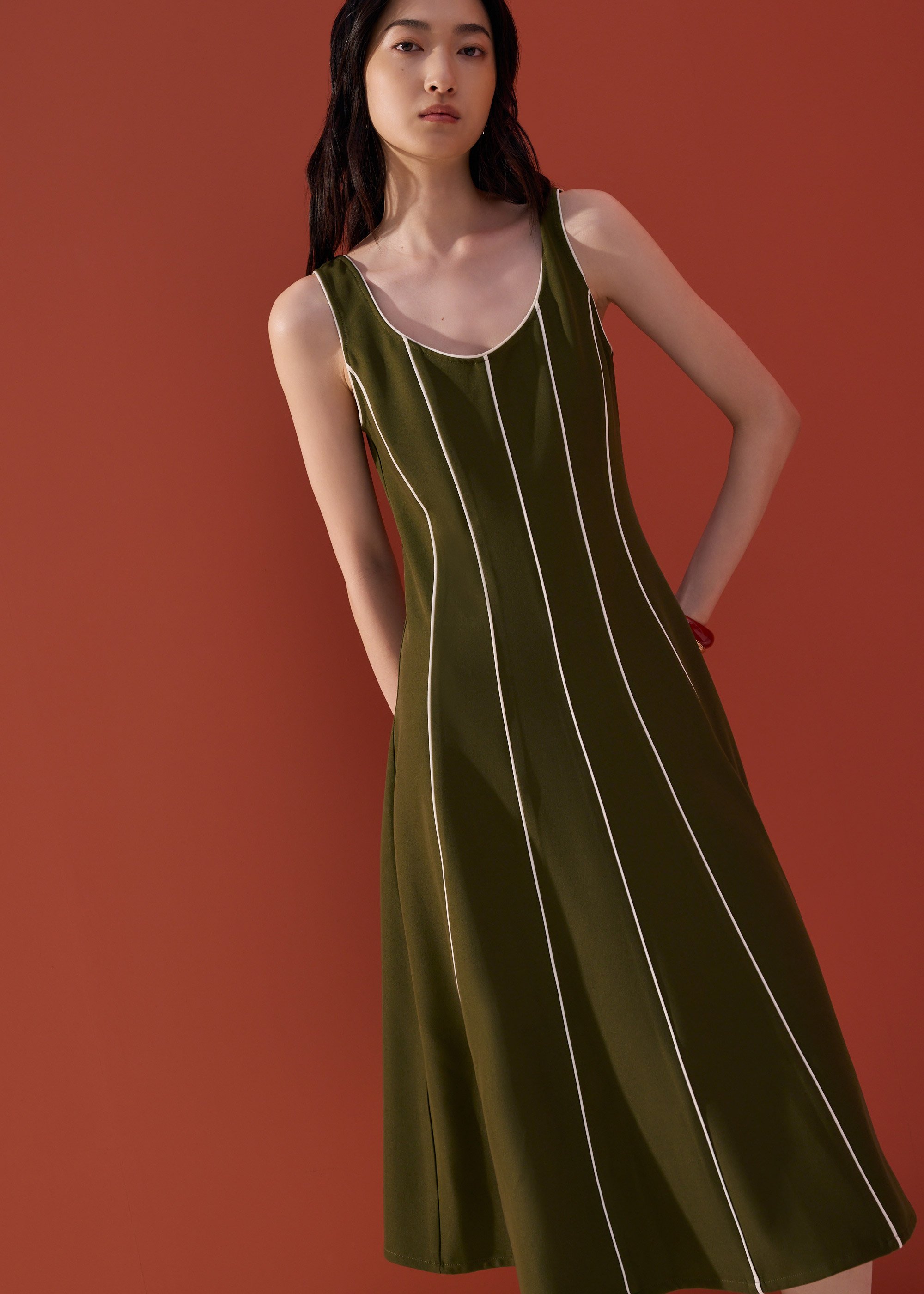 

Contrast Colour Panelled V-neck Fit & Flare Midi Dress