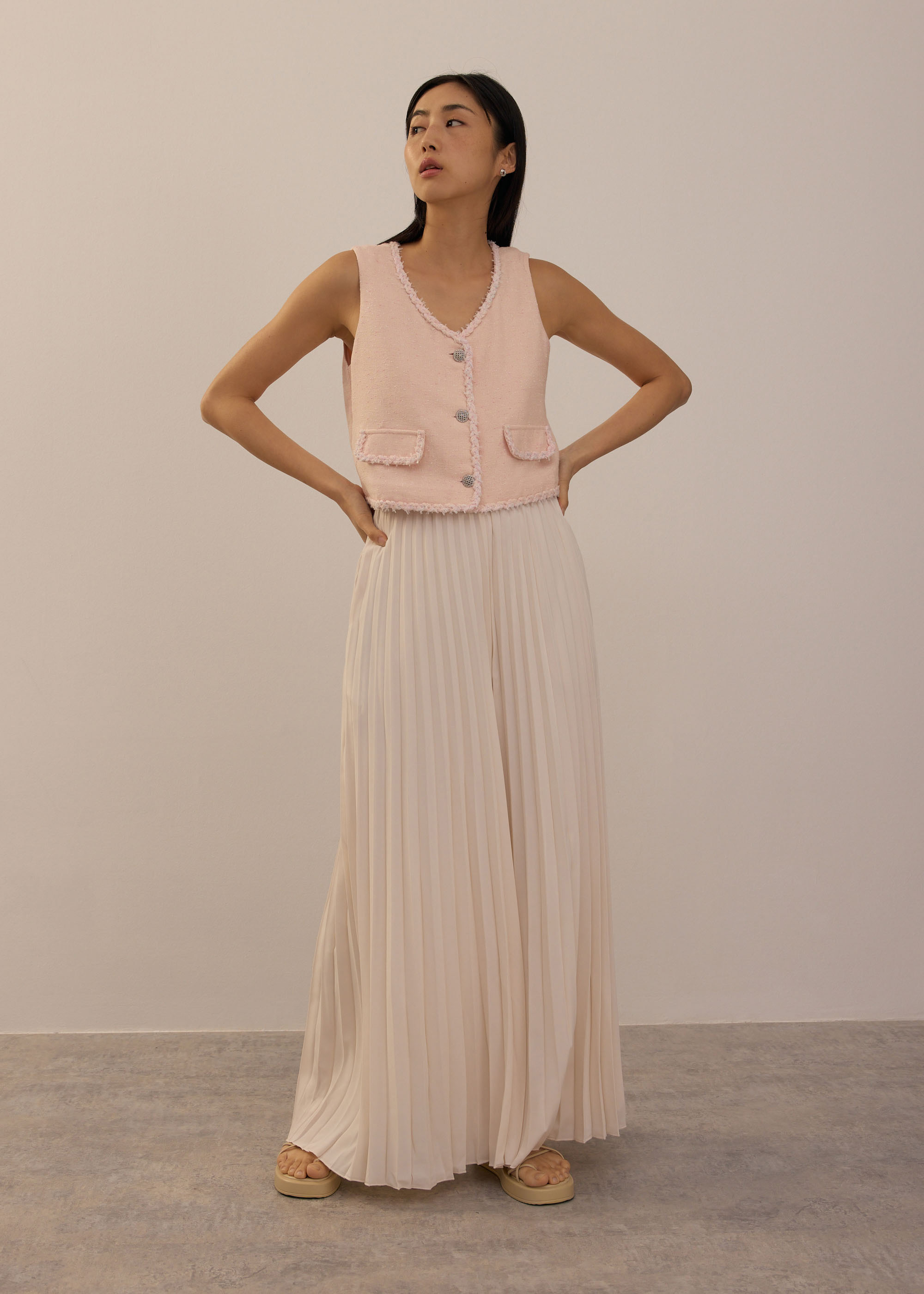 

Tweed V-Neck Boxy Crop Vest