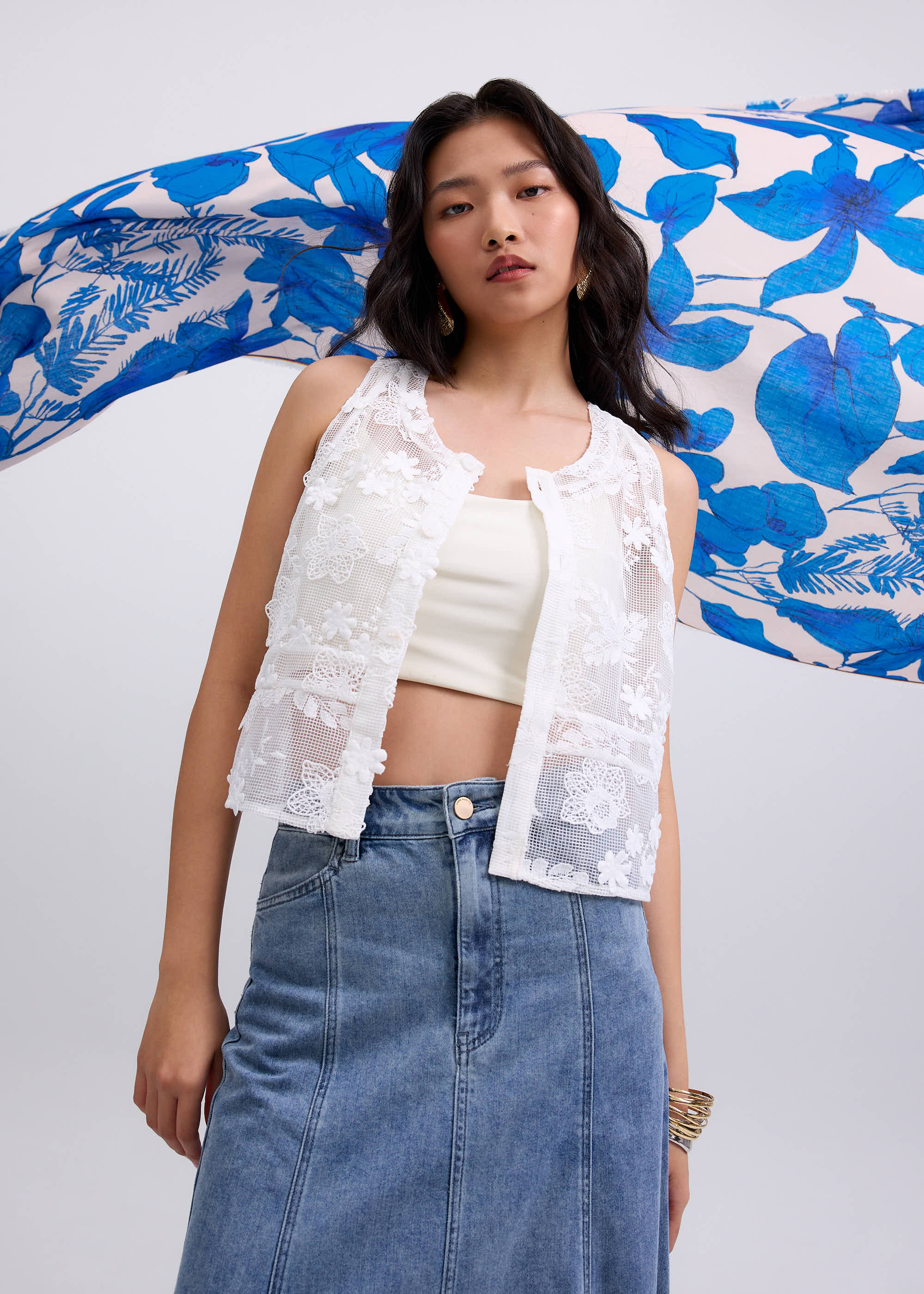 

Lace Embroidery Boxy Crop Vest Love, Bonito