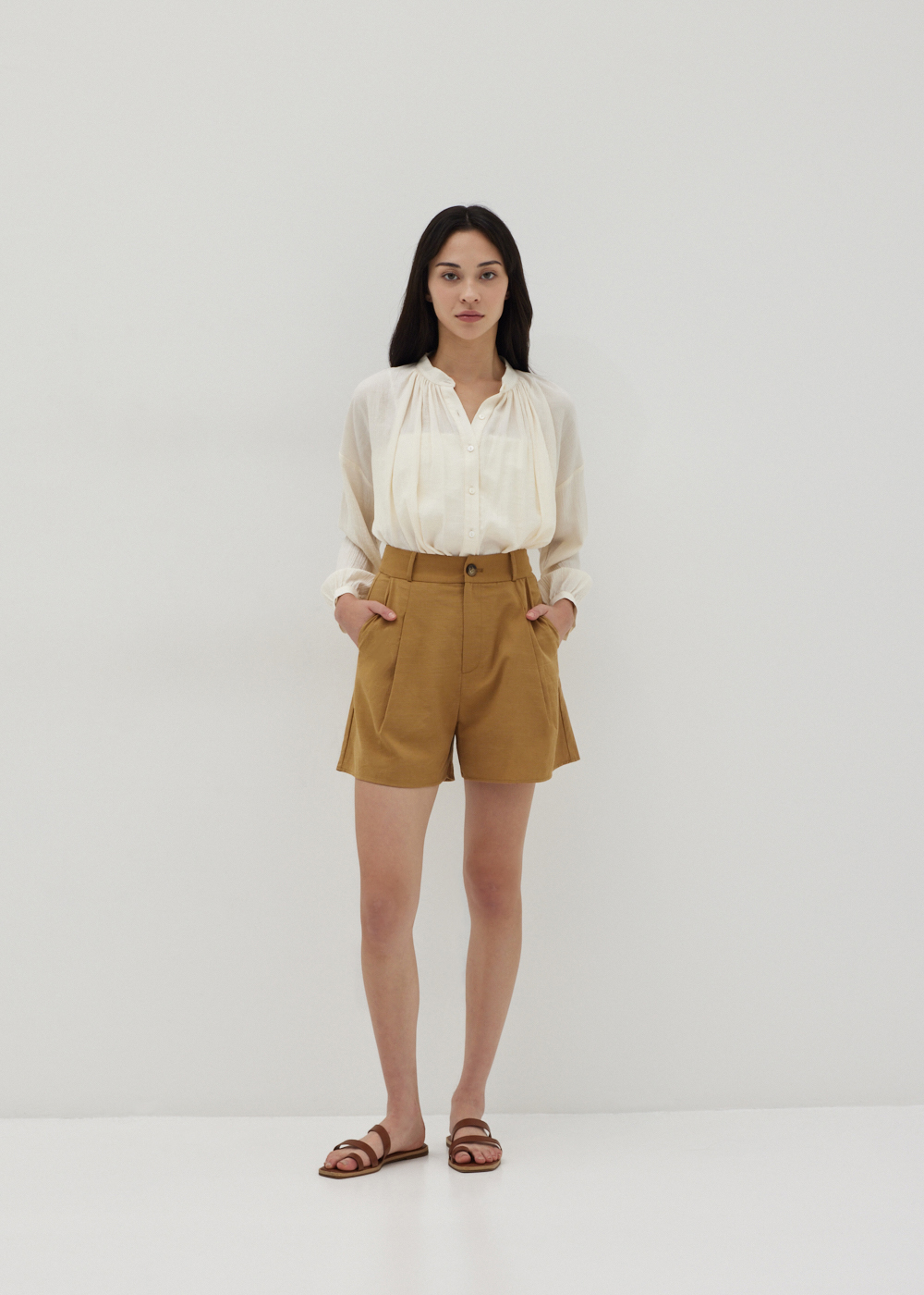 

Leonie Straight Cut Shorts-275-M