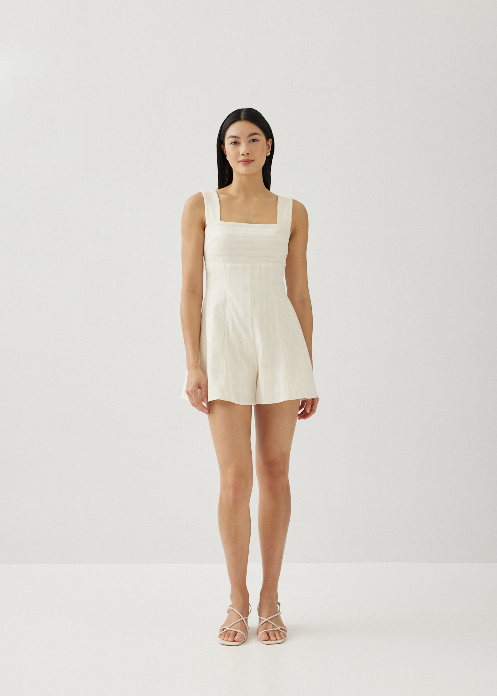 

Leisha Linen Square Neck Romper-031-XL