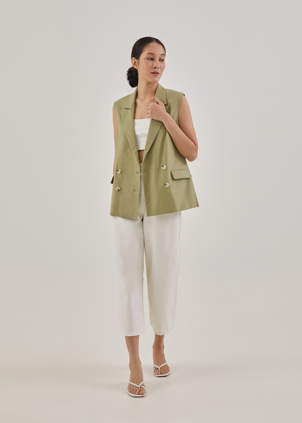 

Karla Linen Shoulder Padded Vest-158-M