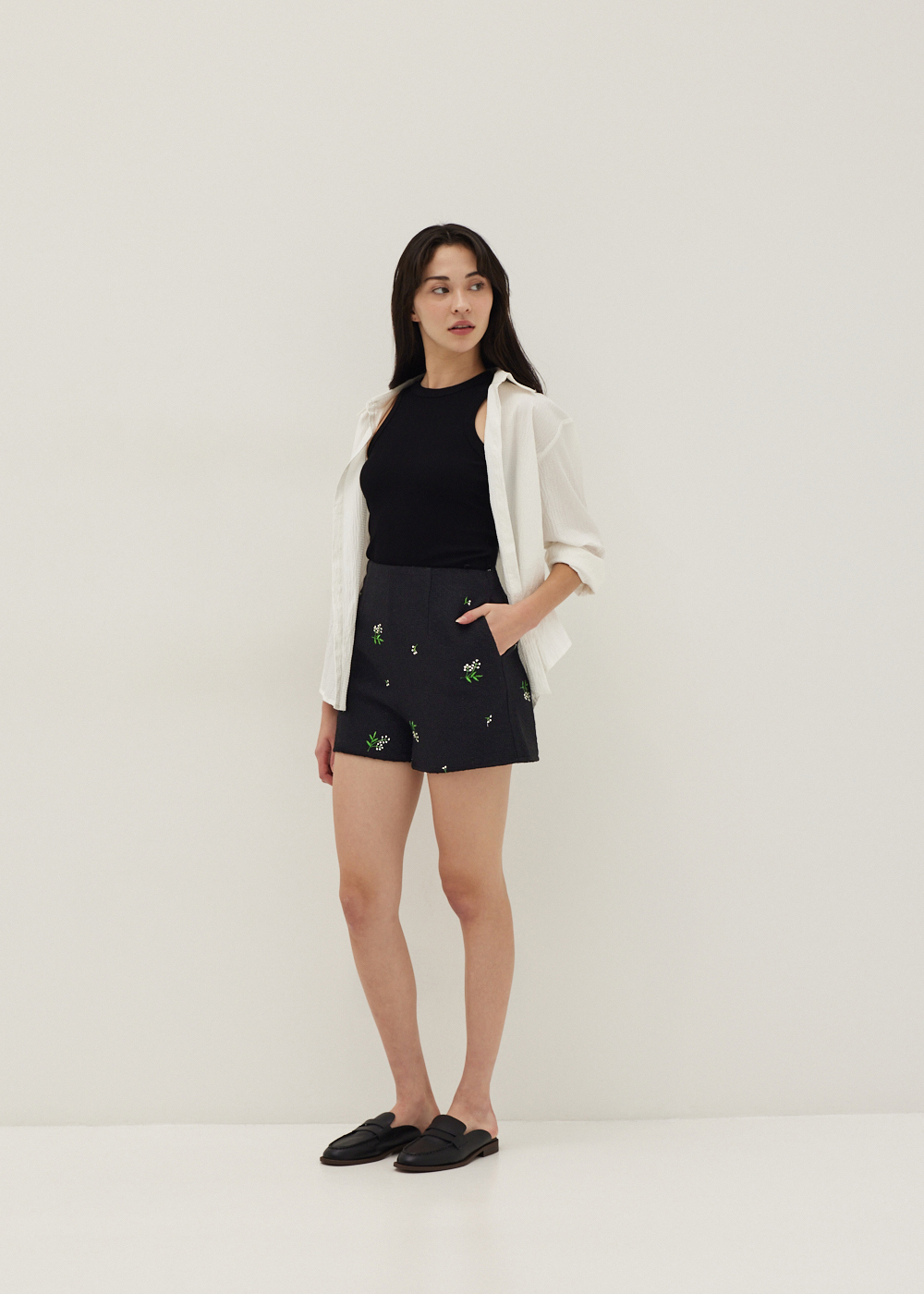 

Lucia Embroidered A-line Tweed Shorts-014-XS