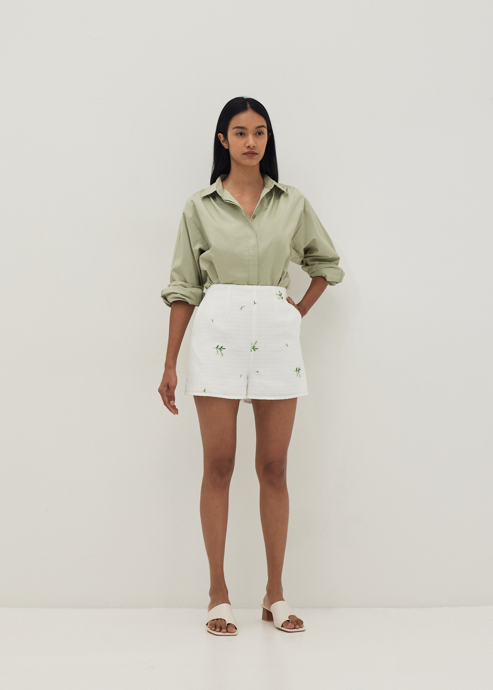 

Lucia Embroidered A-line Tweed Shorts-031-XS