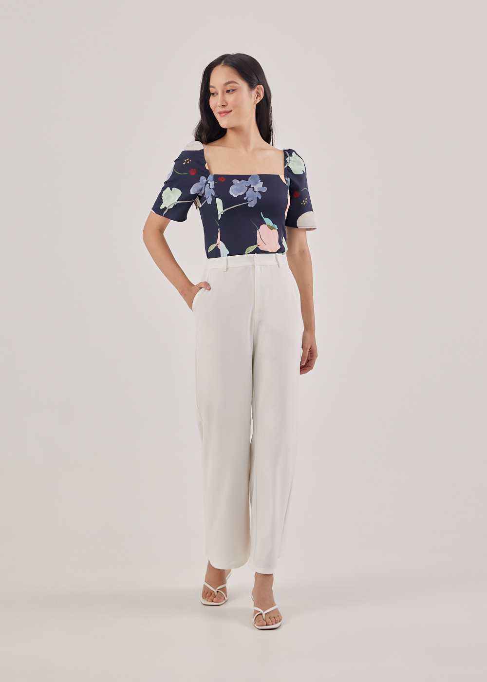 

Aniela Padded Fitted Top in Wafting Florals-052-XS