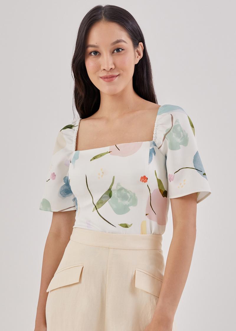 Aniela Padded Fitted Top in Wafting Florals