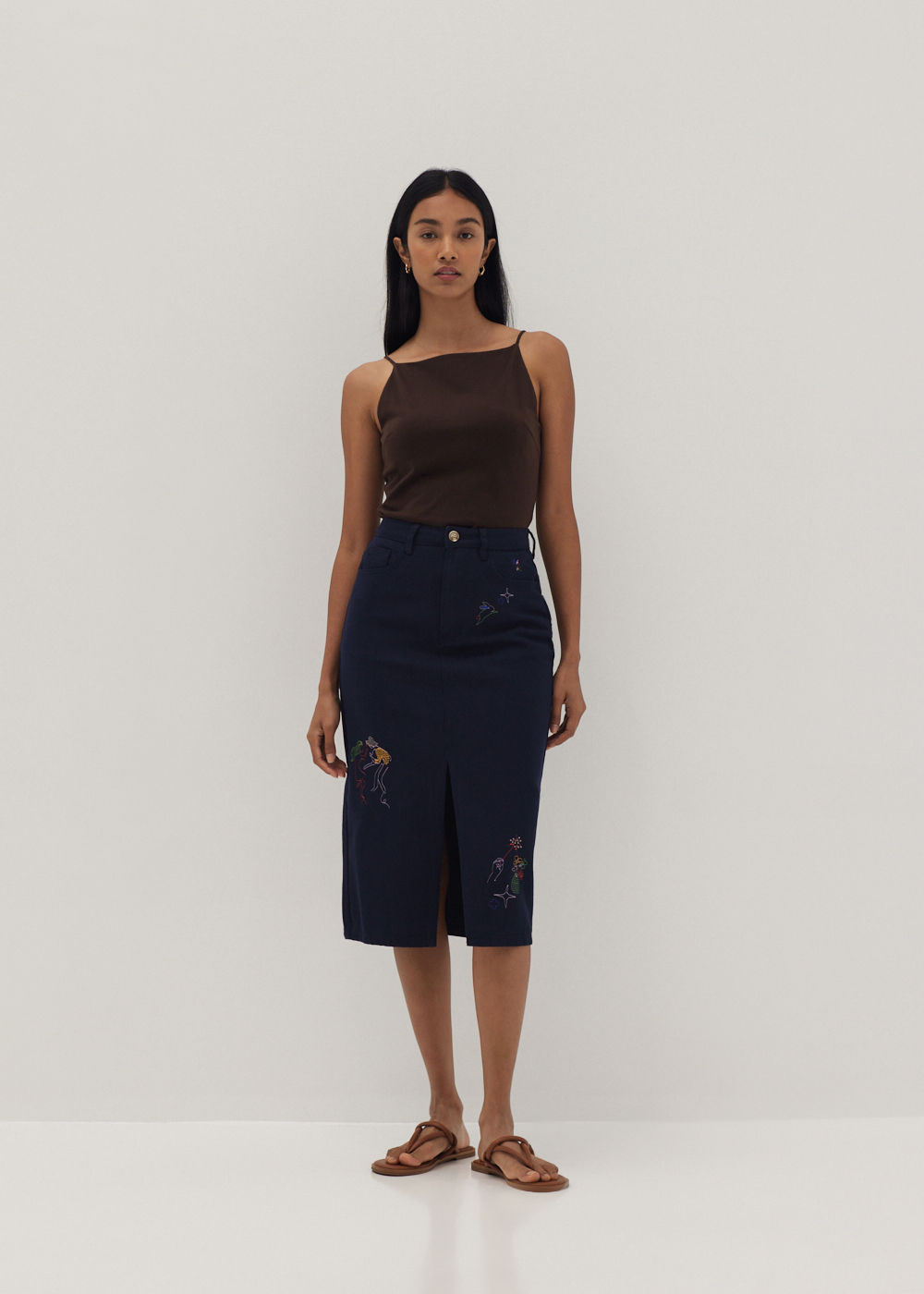 

Zaria Embroidered Denim Pencil Skirt in Humble Abode-052-M