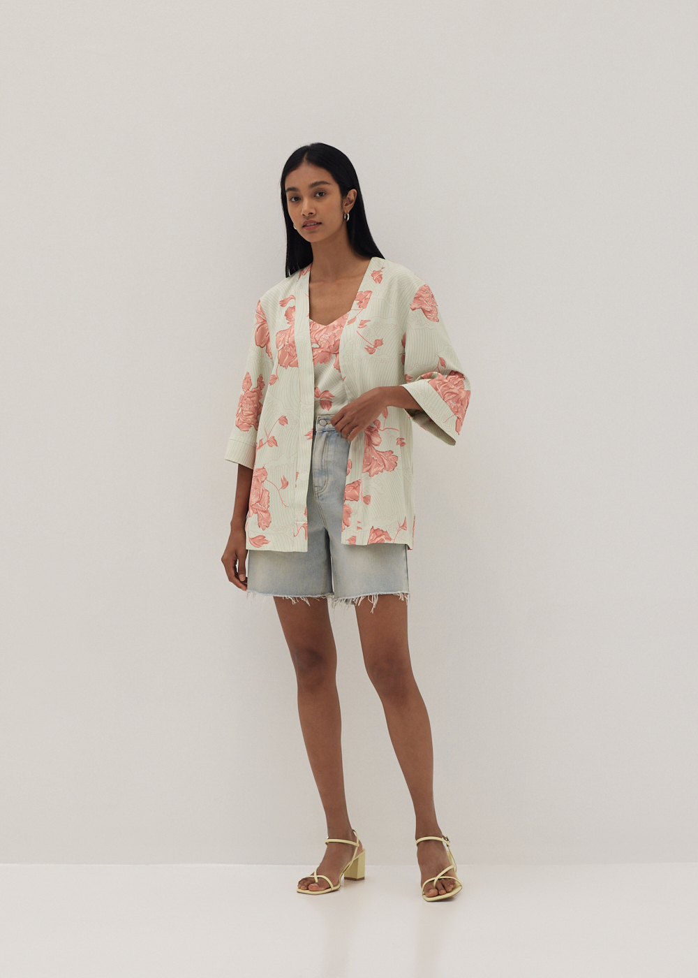 

Elyja Loose Kimono in Prosperous Blooms-021-XS